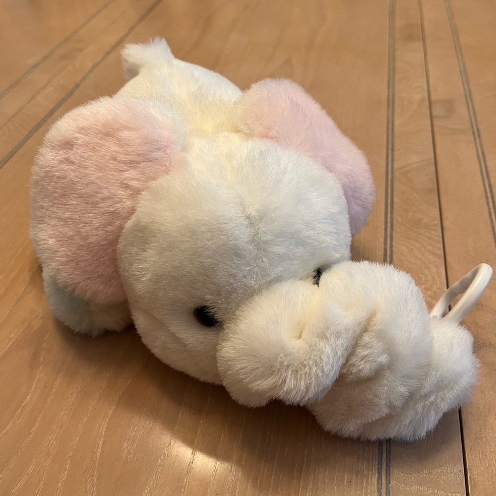 Vintage Dakin musical plush elephant - plays It’s a Small World.